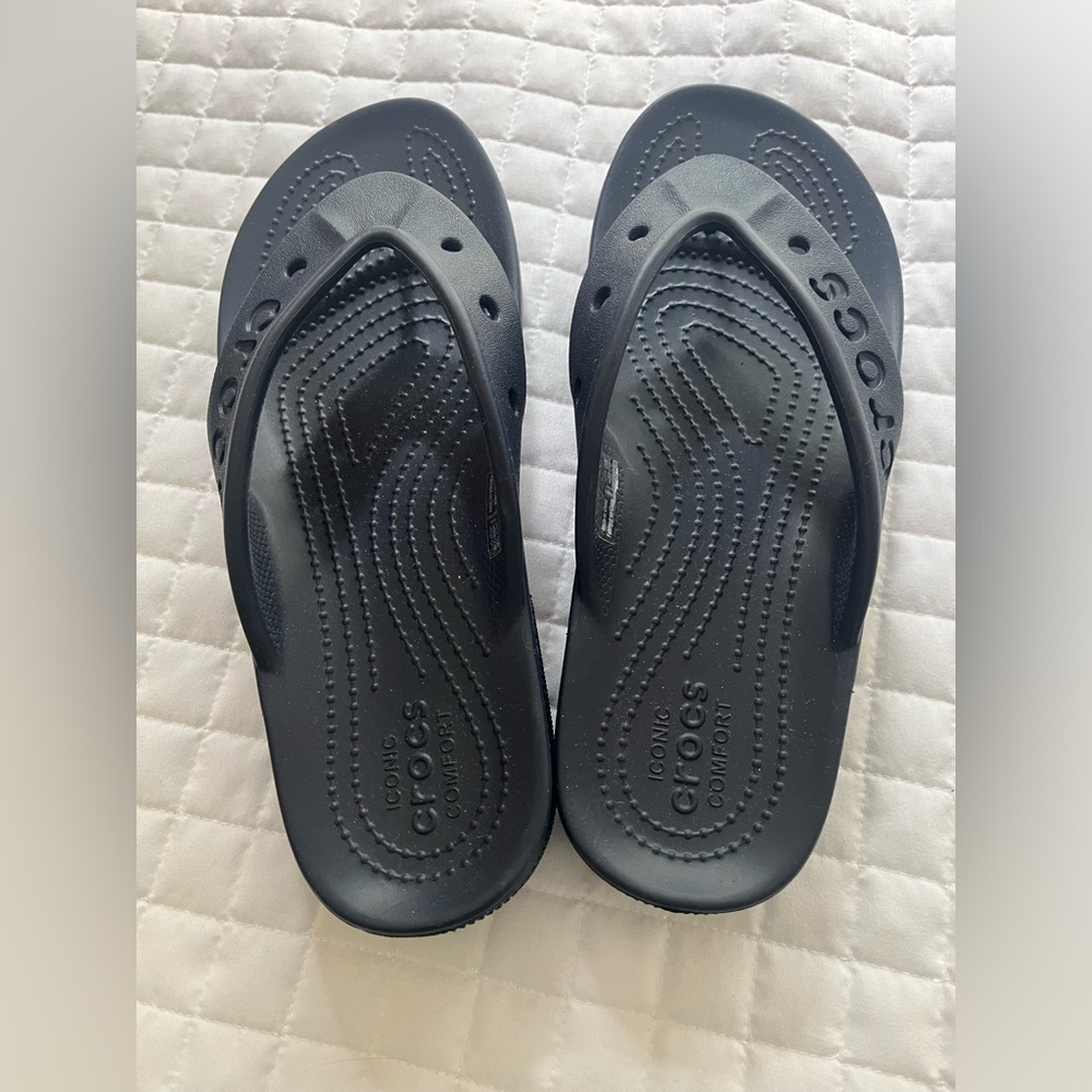 Crocs men/ women flip flops